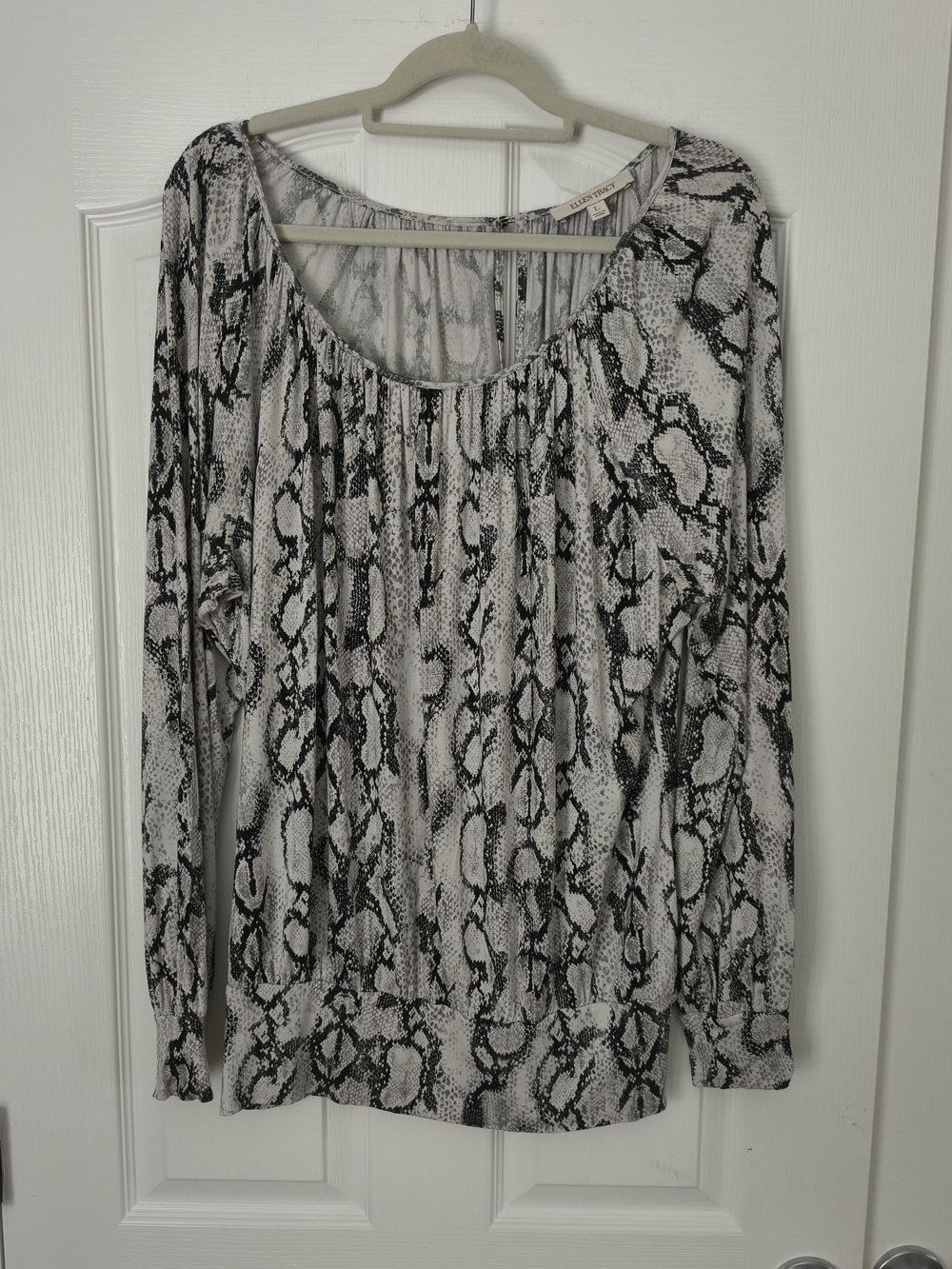 Ellen Tracy Womens Blouse Size L Black Gray Snake Print Peasant Top Long Sleeve